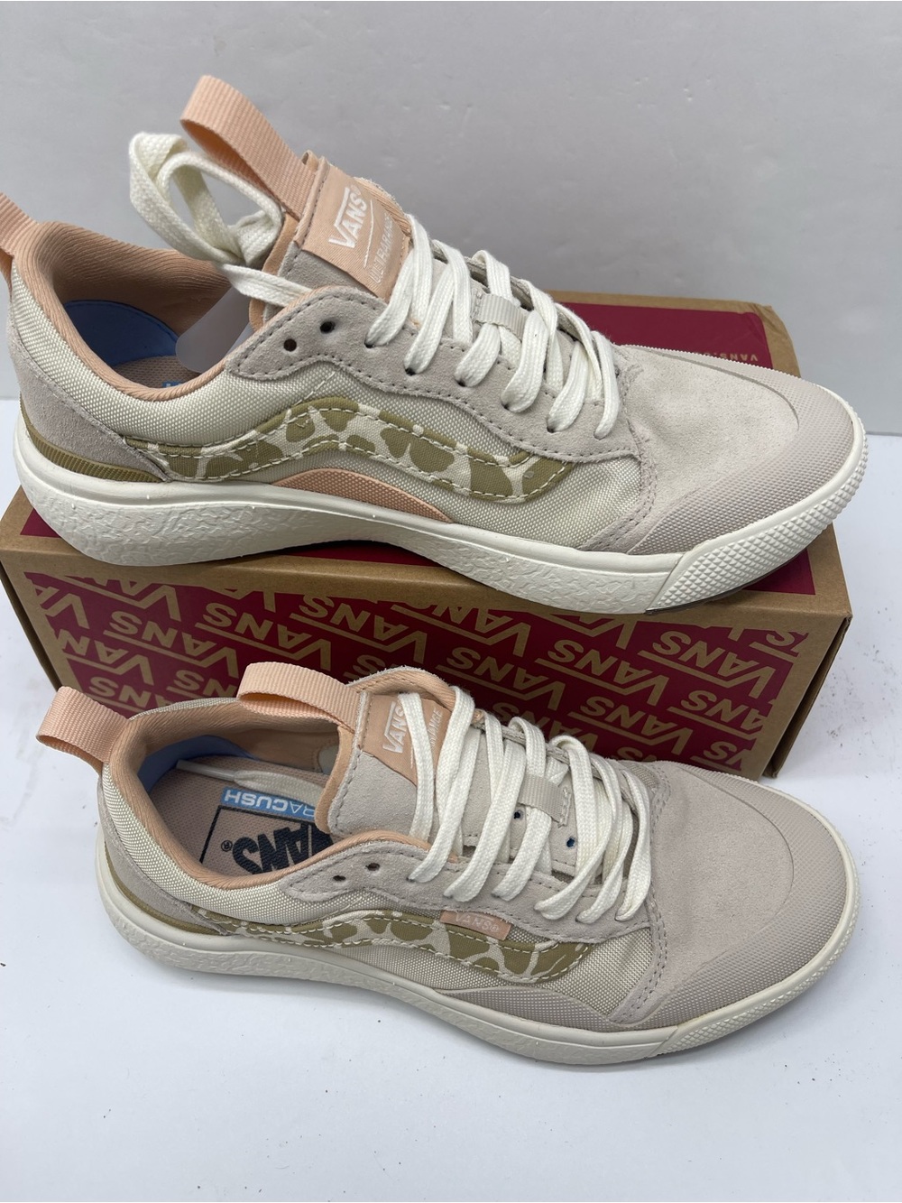 Vans WMNS Ultrarange Exo Se
Groovy Floral Khaki
VN0A4UWMKHK Sneakers - Picture 2 of 16